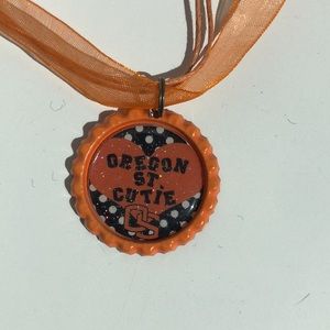 OSU🍭 “Oregon State Cutie” bottle cap necklace🍭